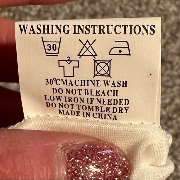 Super cute Cats in a Tea Cup crop top - Picture 2 of 4